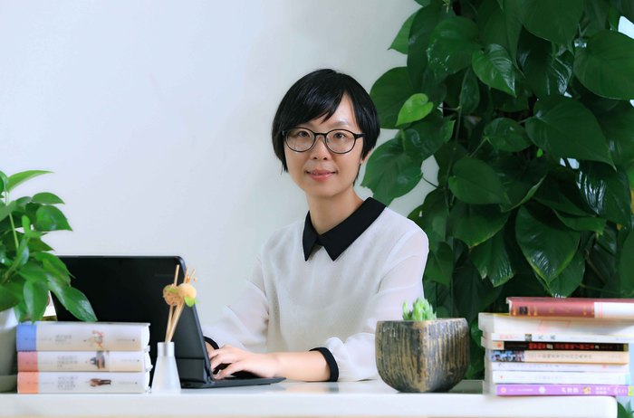 范彥 國際部副主任 畢業(yè)于上海師范大學(xué)語言學(xué)及應(yīng)用語言學(xué)專業(yè)，獲碩士學(xué)位。英語專業(yè)八級，曾赴英國雷丁大學(xué)參加TESOL學(xué)習(xí)，美國加利福尼亞大學(xué)洛杉磯分校參加升學(xué)指導(dǎo)培訓(xùn)。有近十年國際課程管理與教學(xué)經(jīng)驗。